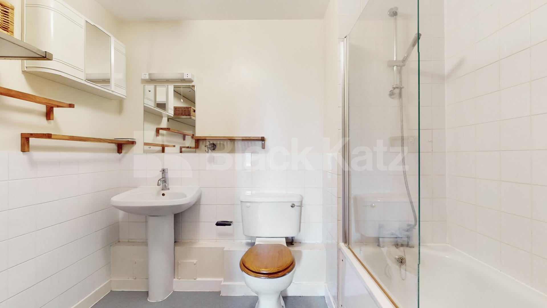 2 bedroom apartment seconds away from Caledonian road station inc all bills Cottage Road, Caledonian Road